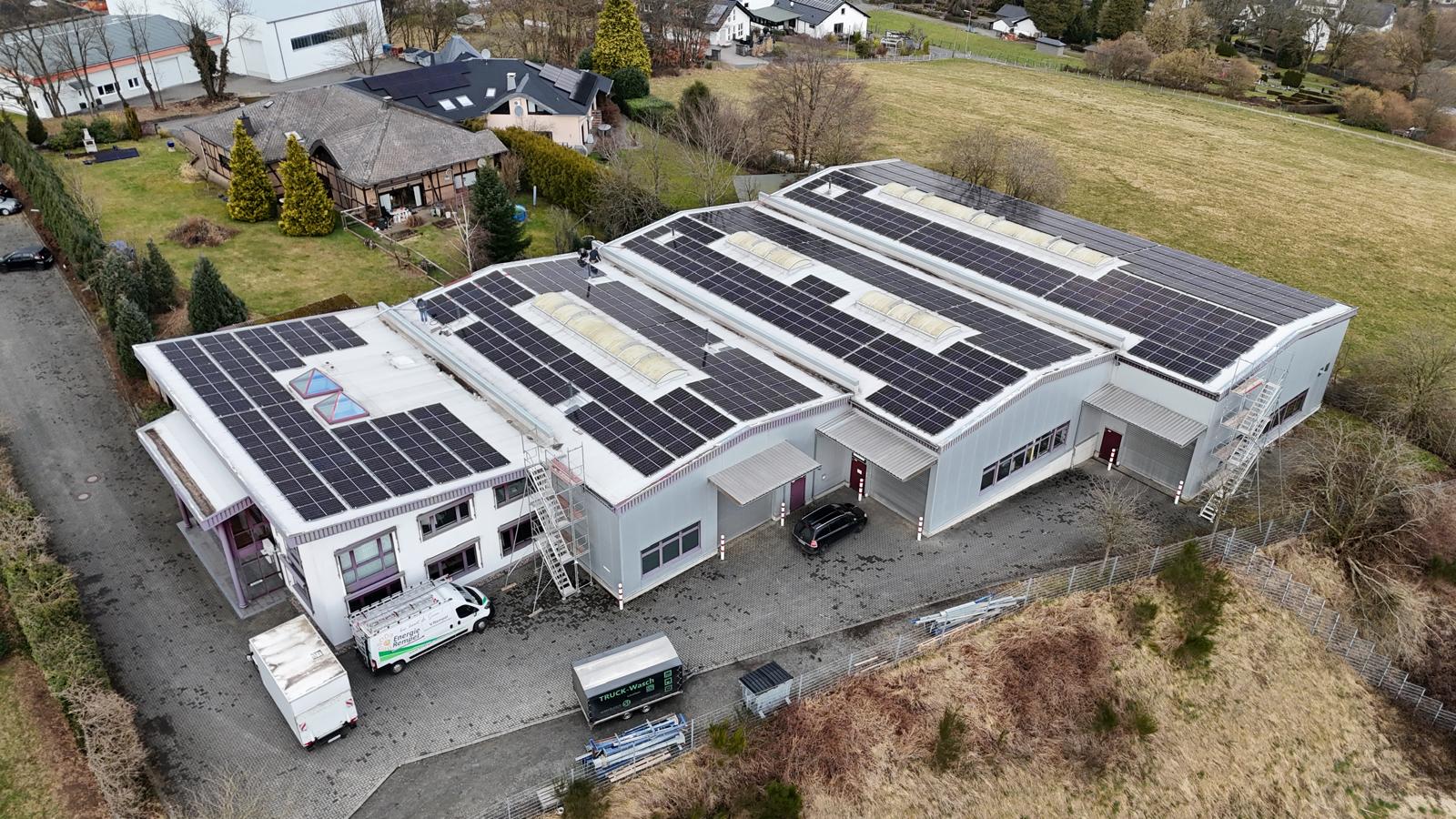 Industriedach mit PV-Modulen, Übersicht